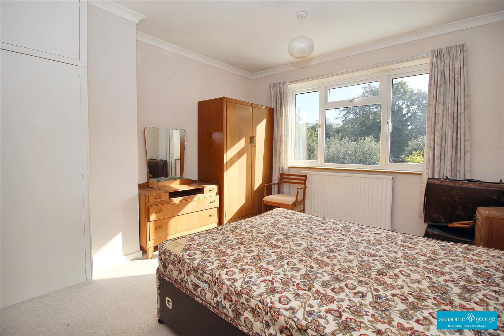Redhatch Drive, Earley